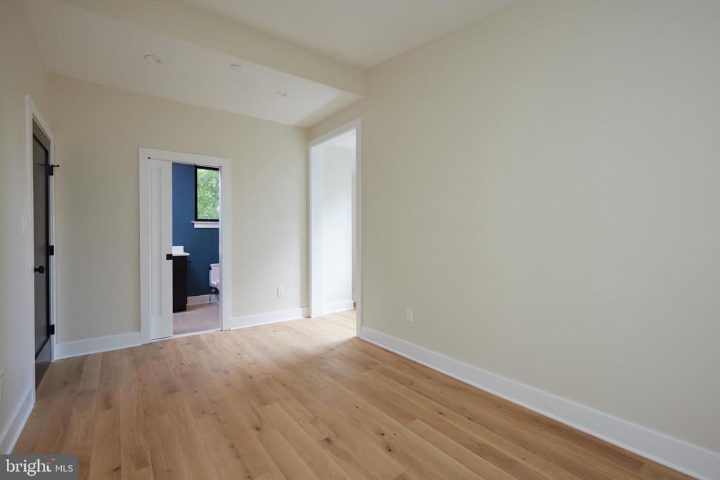 5437 33rd St NW