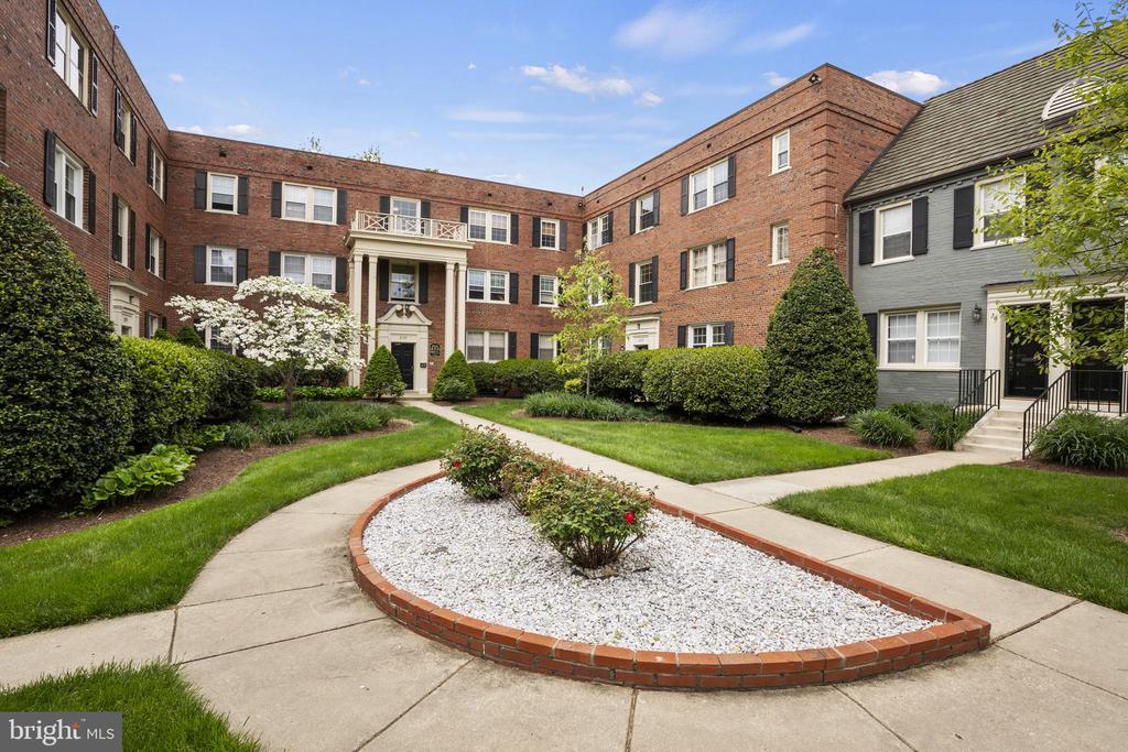2135 Suitland Ter SE #102