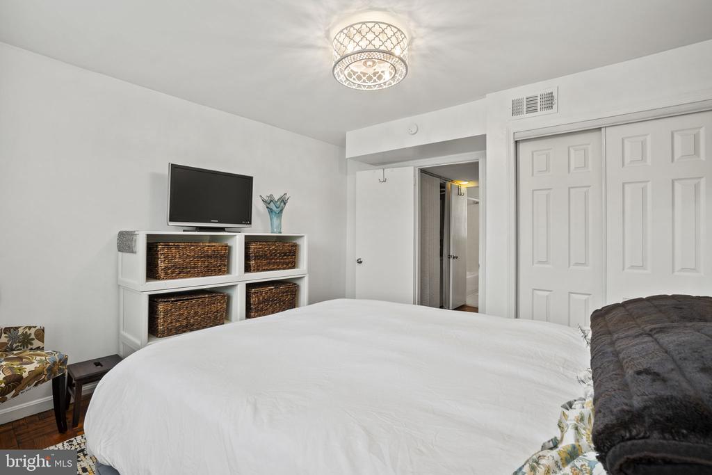 2135 Suitland Ter SE #102