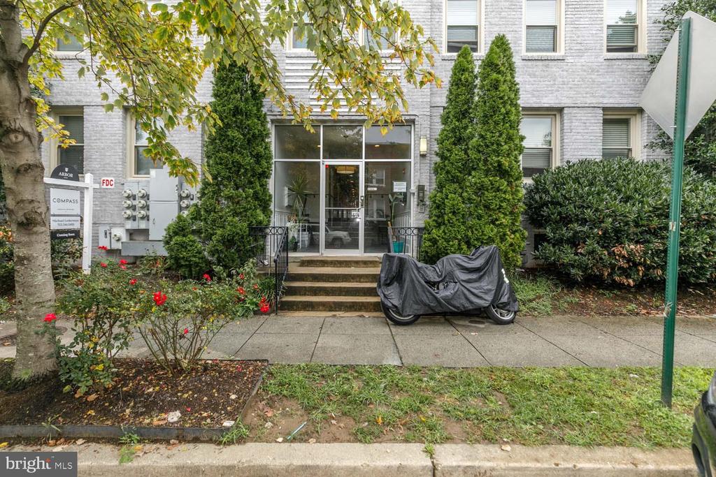 423 18th St NE #3
