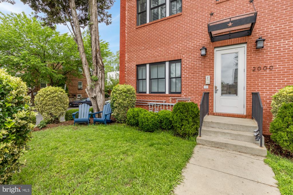 2000 D St NE #6