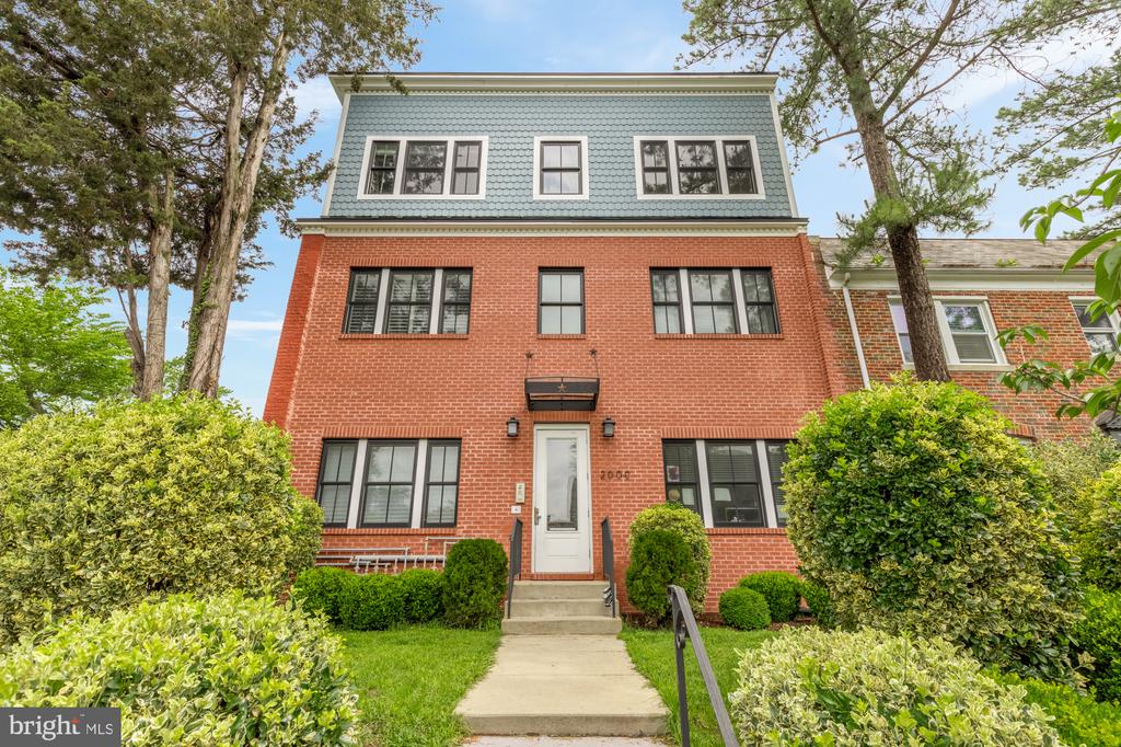 2000 D St NE #6