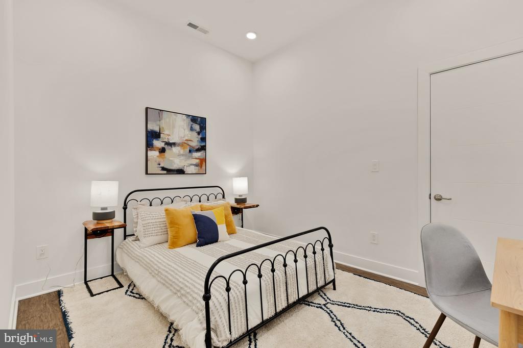 2000 D St NE #6