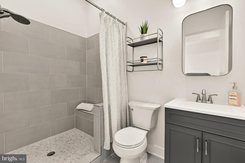 2000 D St NE #6
