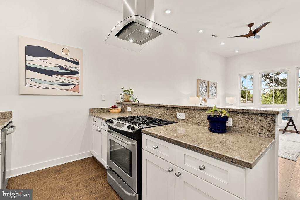 2000 D St NE #6