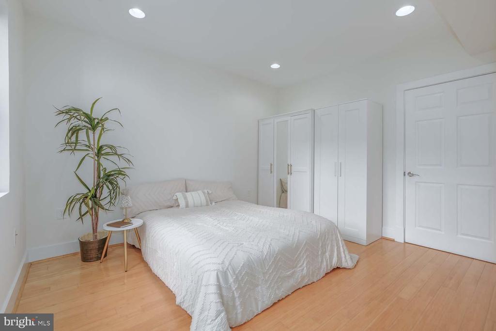 1409 G St NE #4