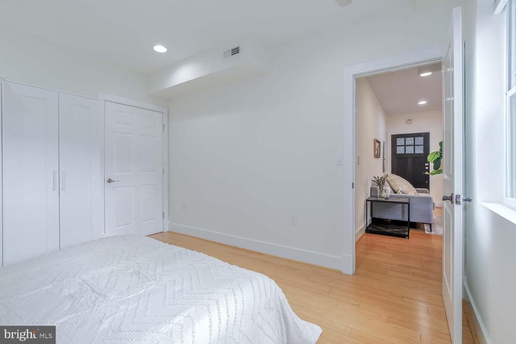 1409 G St NE #4