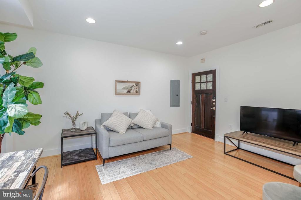 1409 G St NE #4