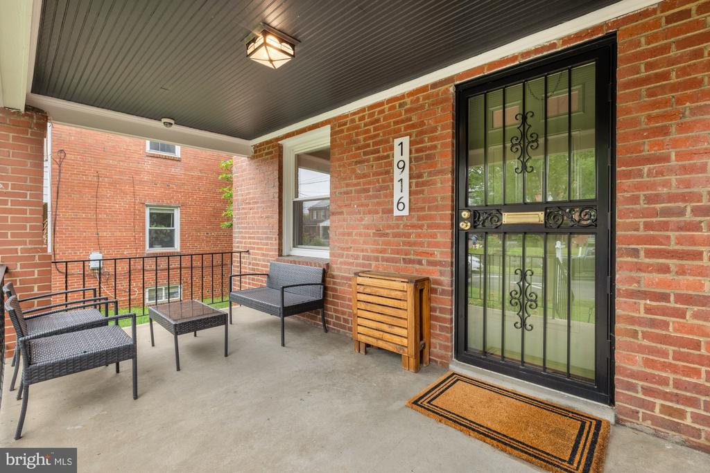 1916 T St SE