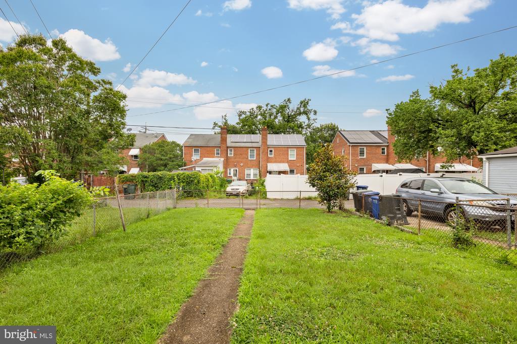 1916 T St SE