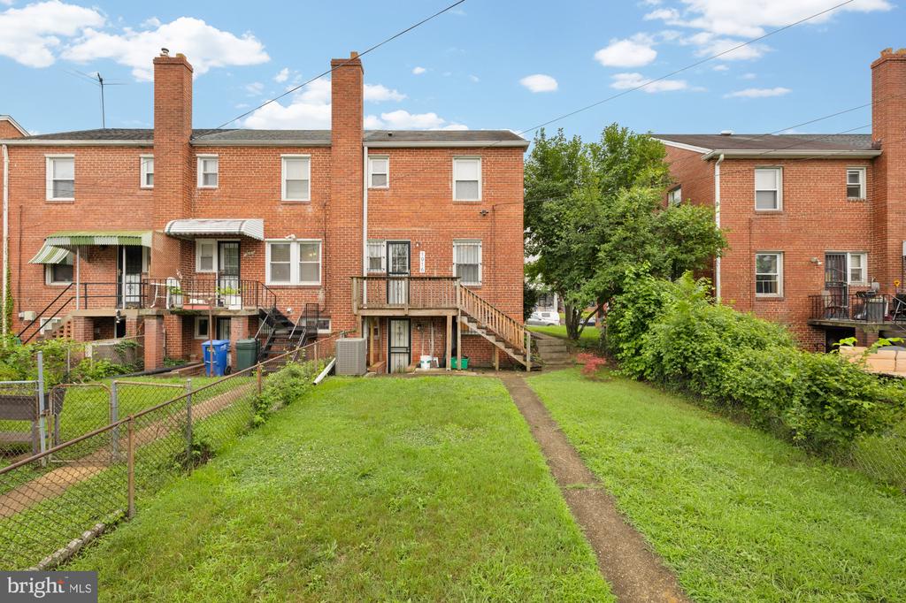 1916 T St SE