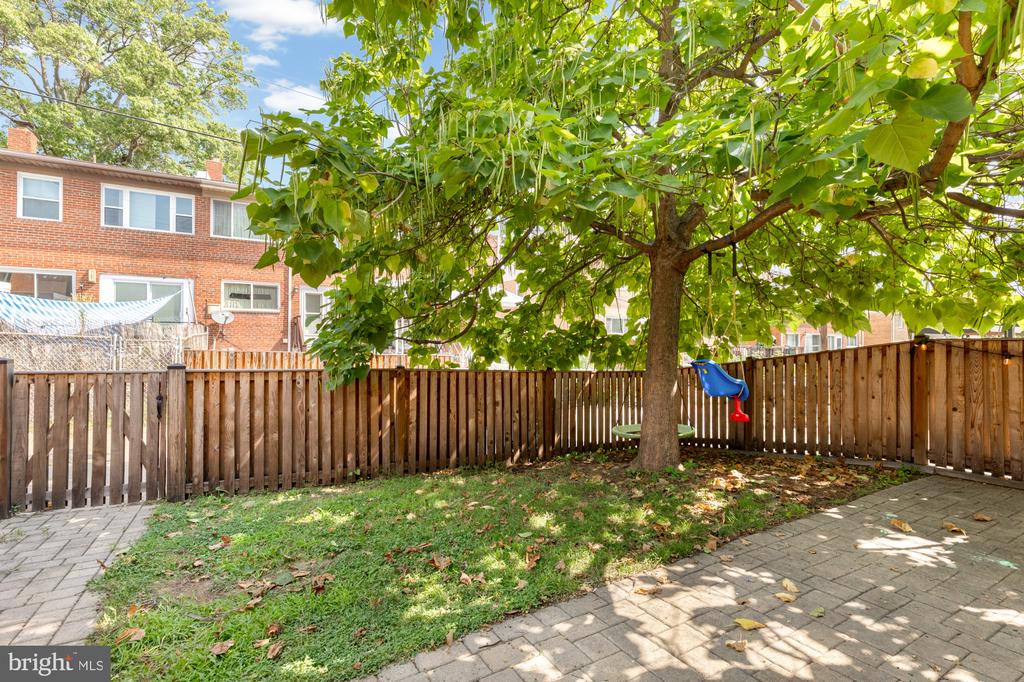 708 Decatur Pl NE