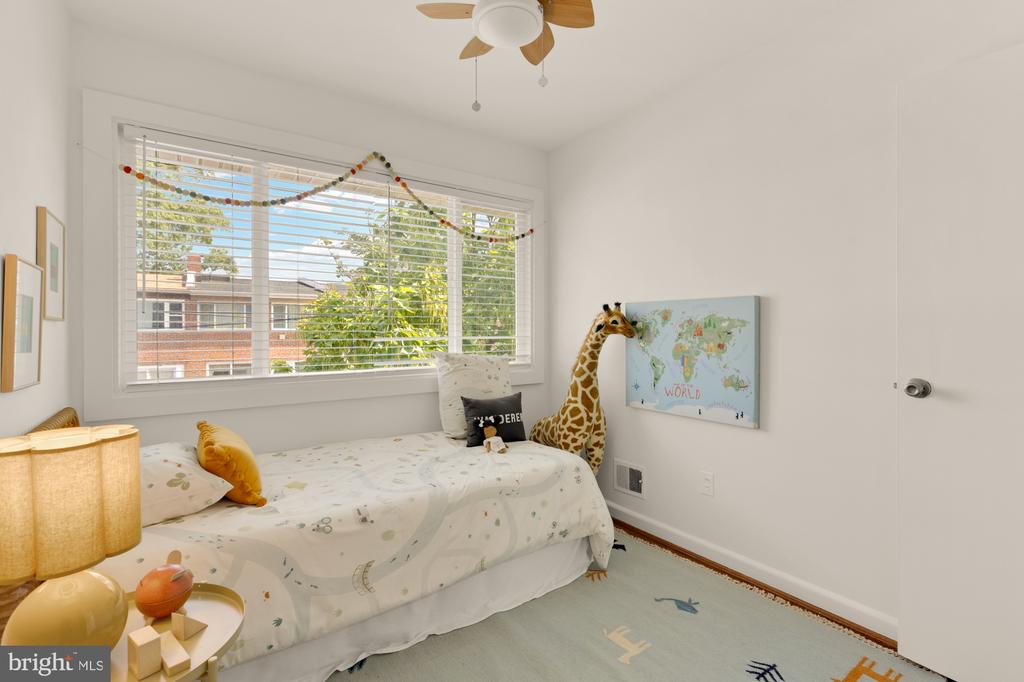 708 Decatur Pl NE