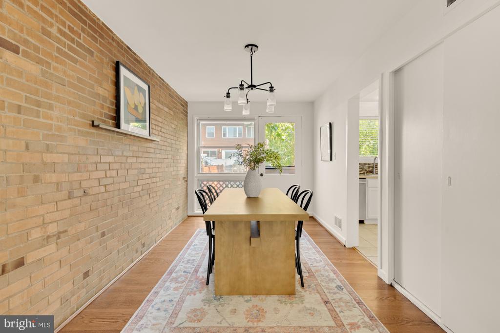 708 Decatur Pl NE