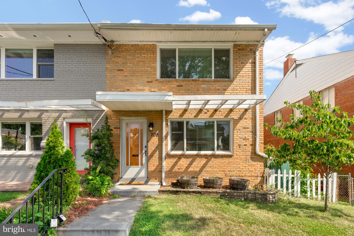 708 Decatur Pl NE
