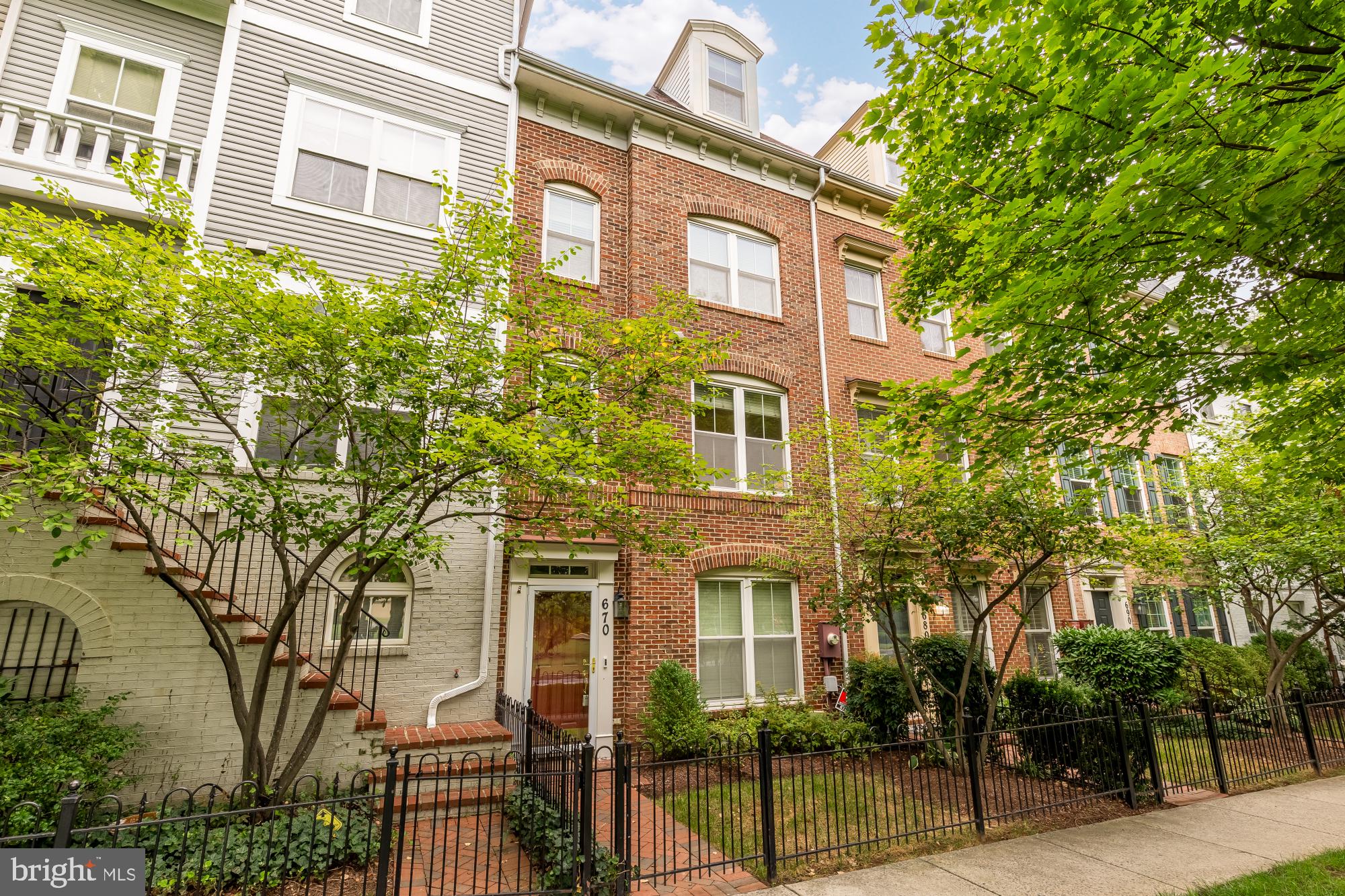 670 9TH STREET SW