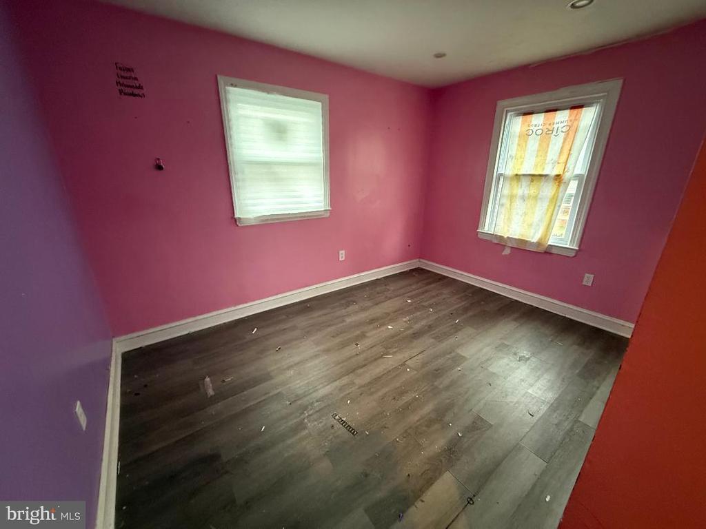 1910 T PLACE SE