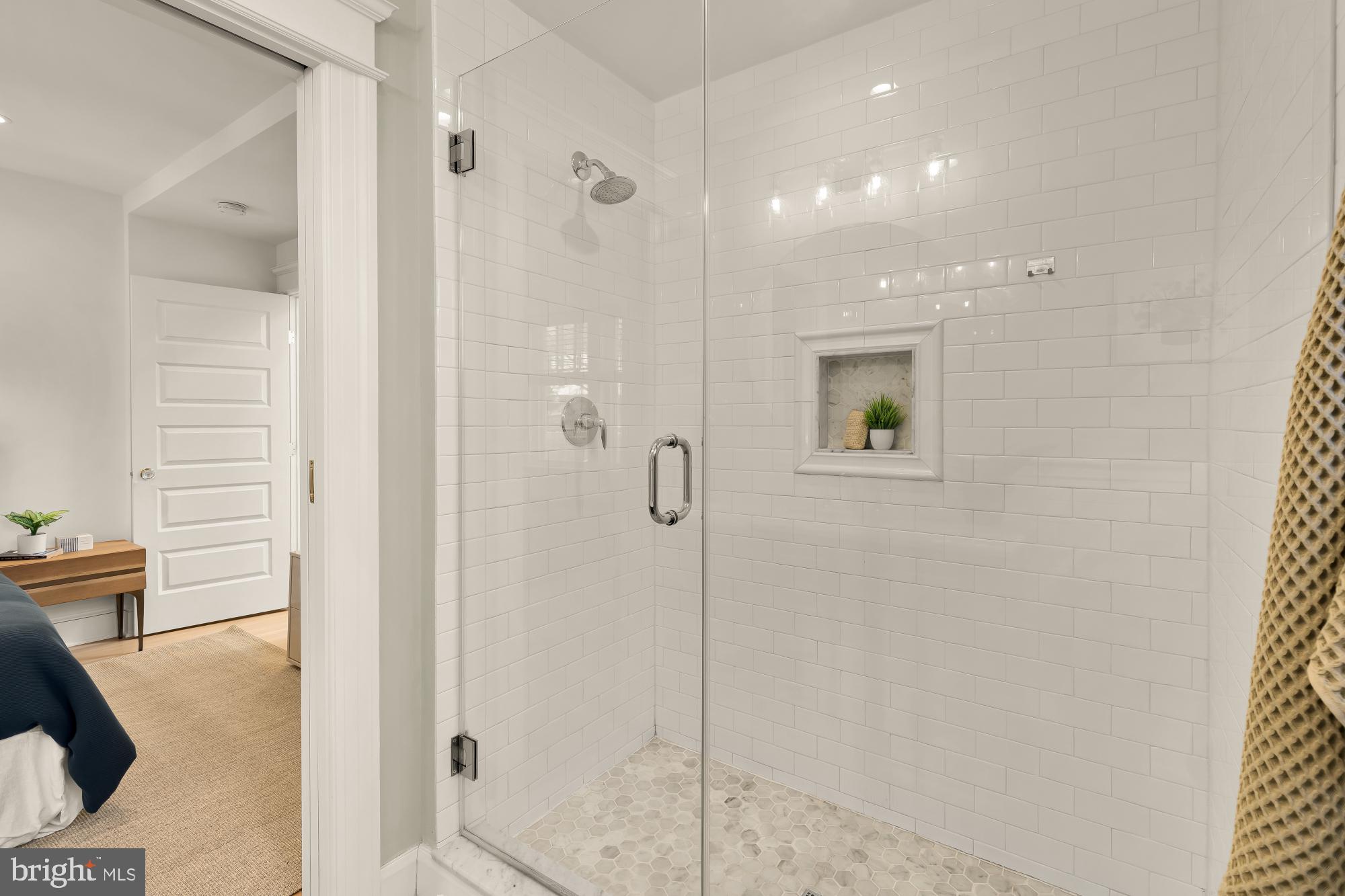 410 DOUGLAS STREET NE