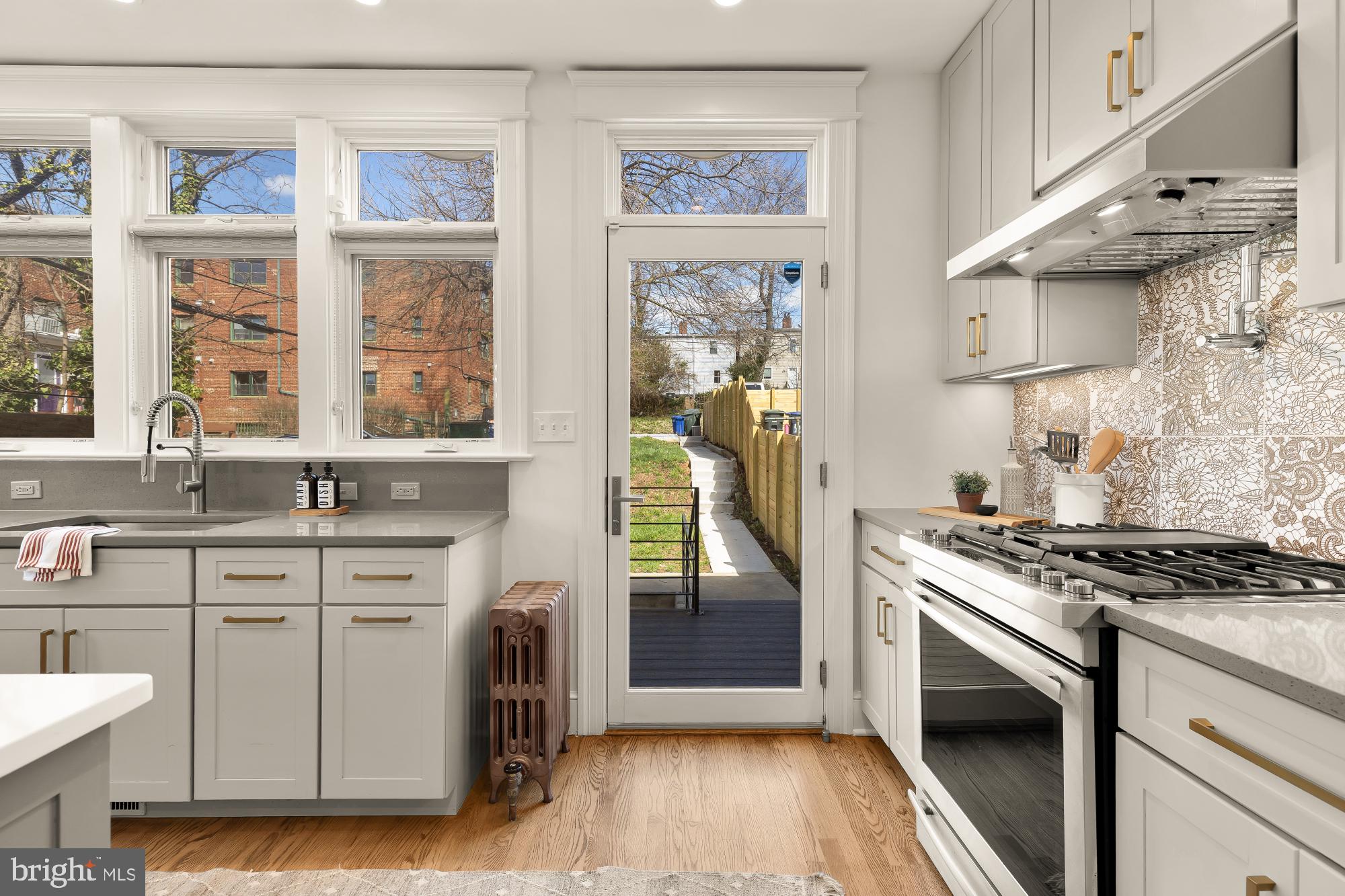 410 DOUGLAS STREET NE