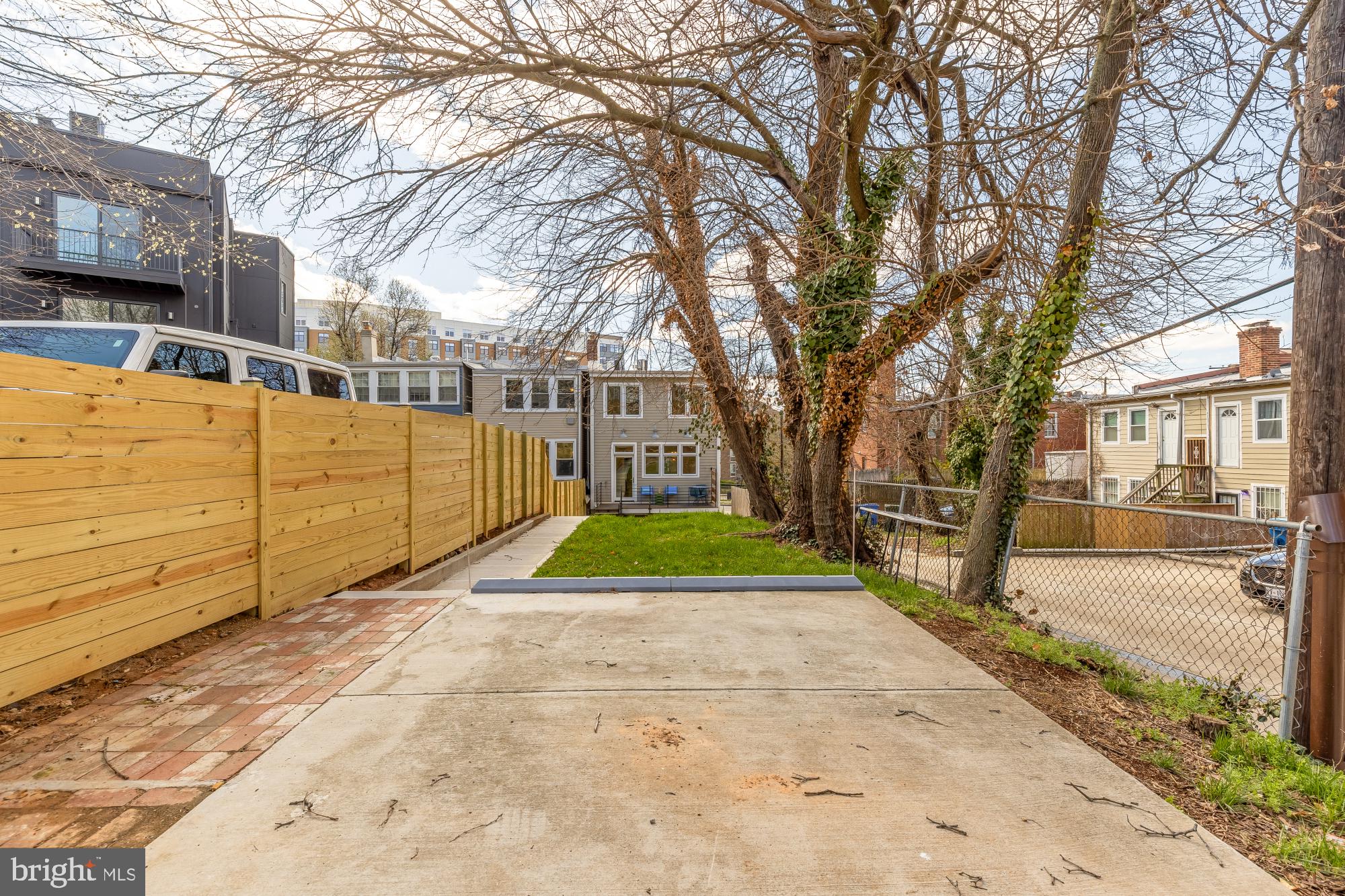 410 DOUGLAS STREET NE