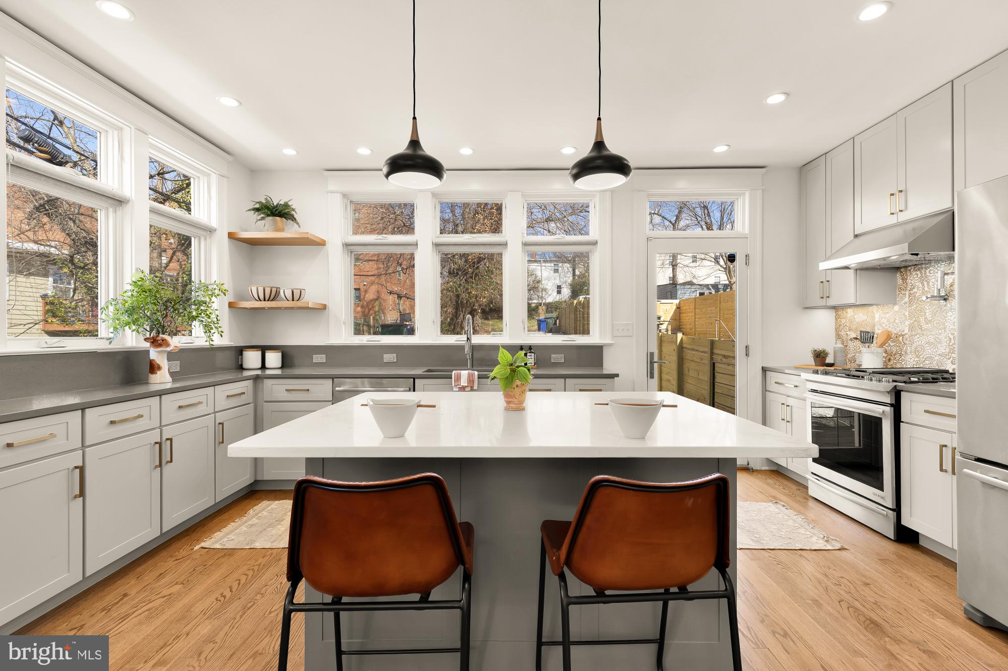 410 DOUGLAS STREET NE