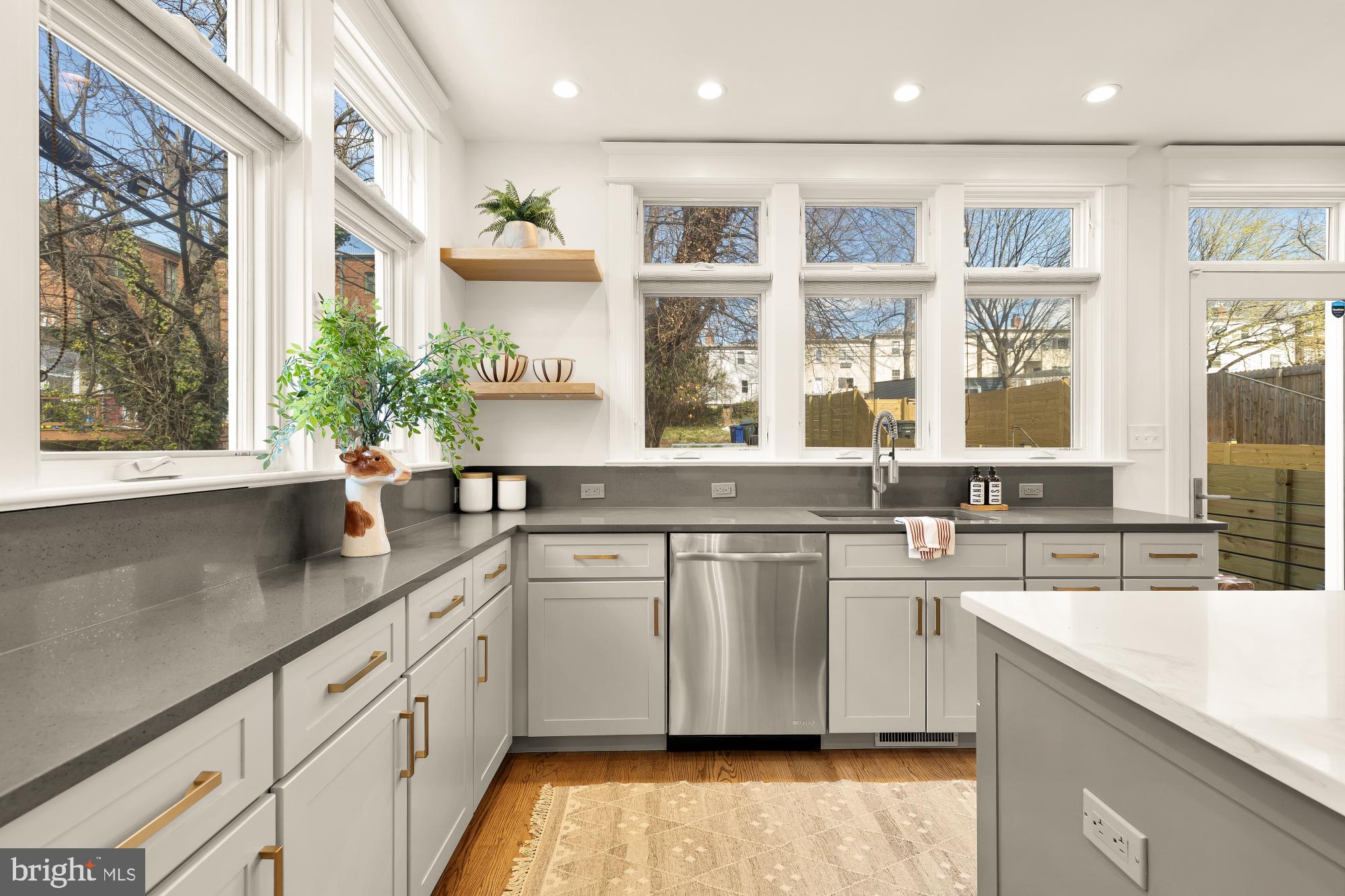 410 DOUGLAS STREET NE