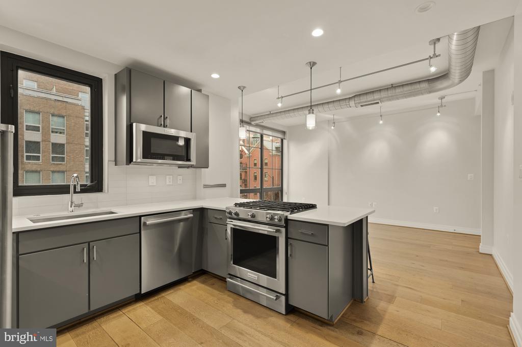 301 H STREET NE 305