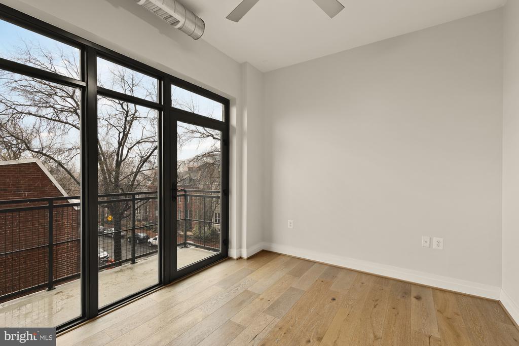 301 H STREET NE 305