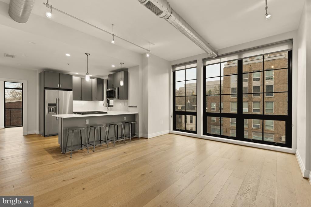 301 H STREET NE 305