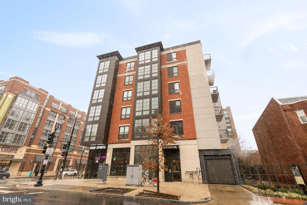 301 H STREET NE 305