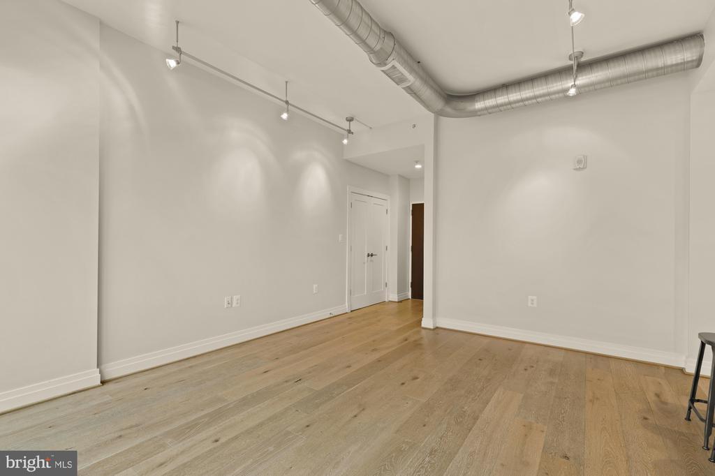 301 H STREET NE 305