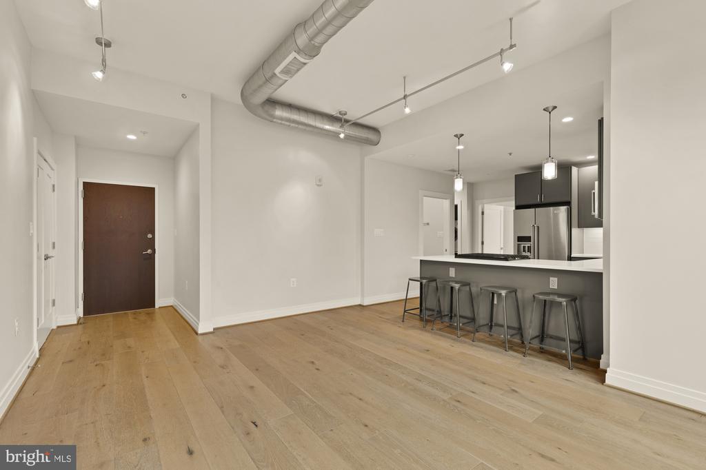 301 H STREET NE 305