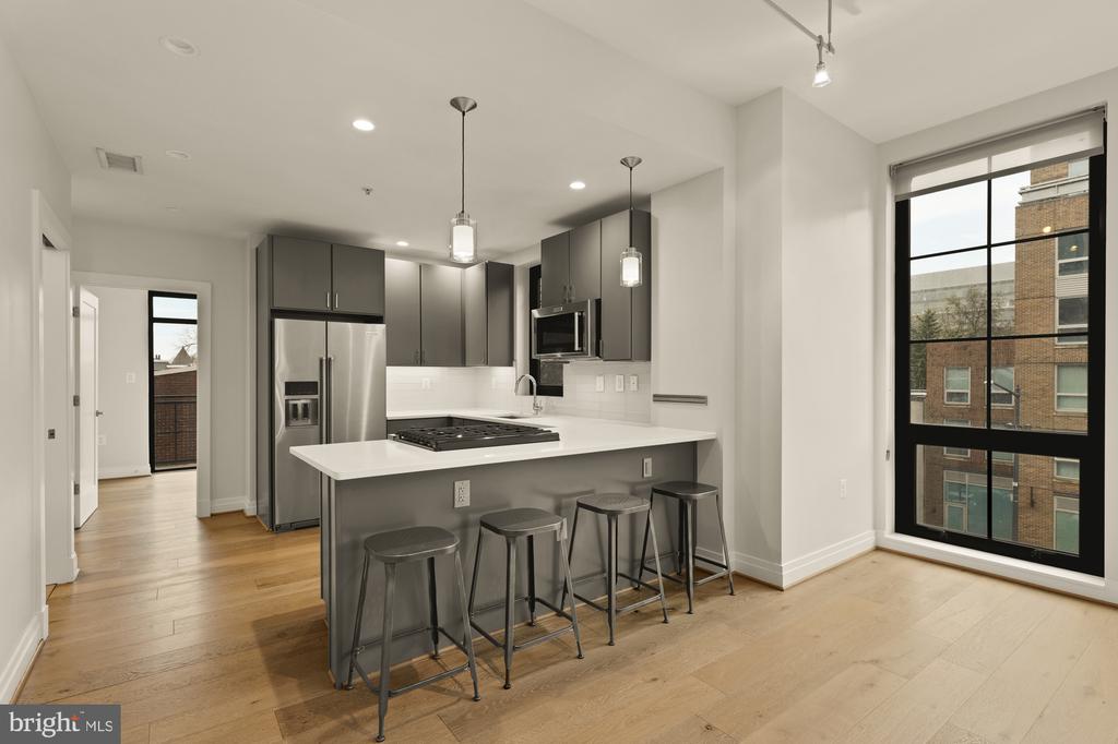 301 H STREET NE 305