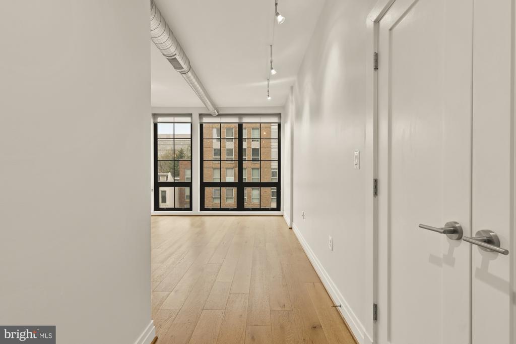 301 H STREET NE 305