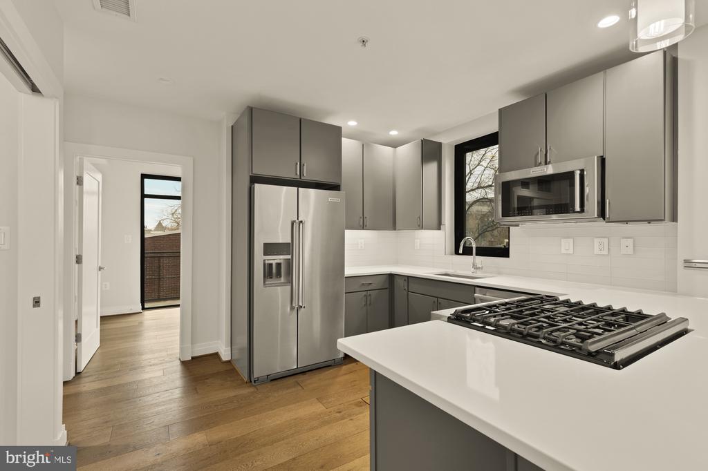 301 H STREET NE 305