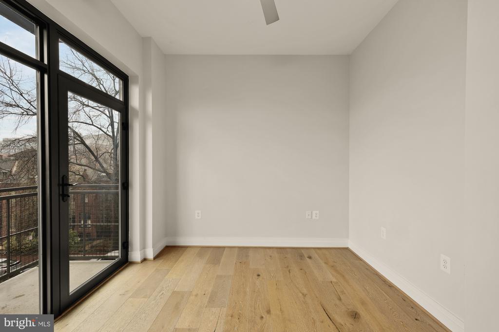 301 H STREET NE 305