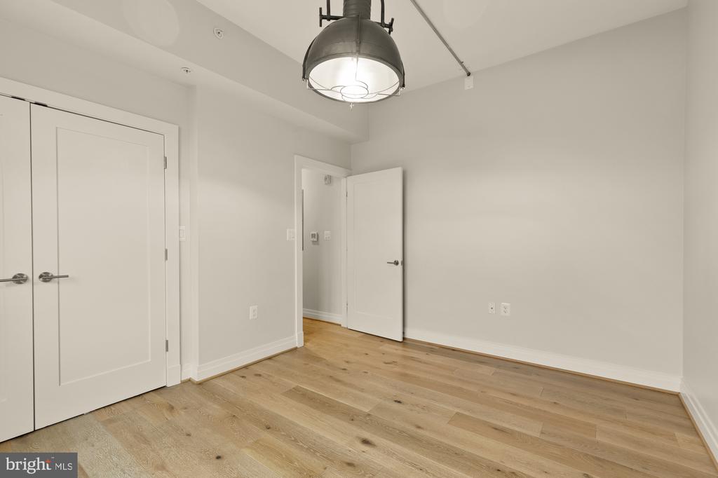 301 H STREET NE 305