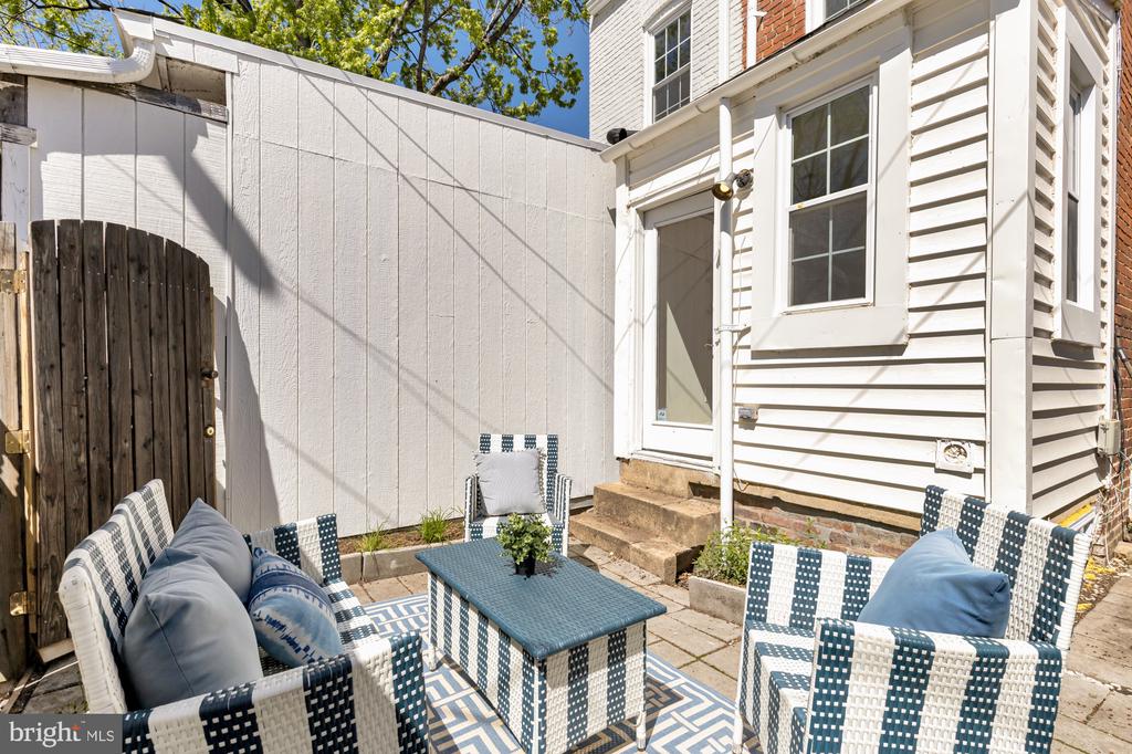 1529 C STREET SE