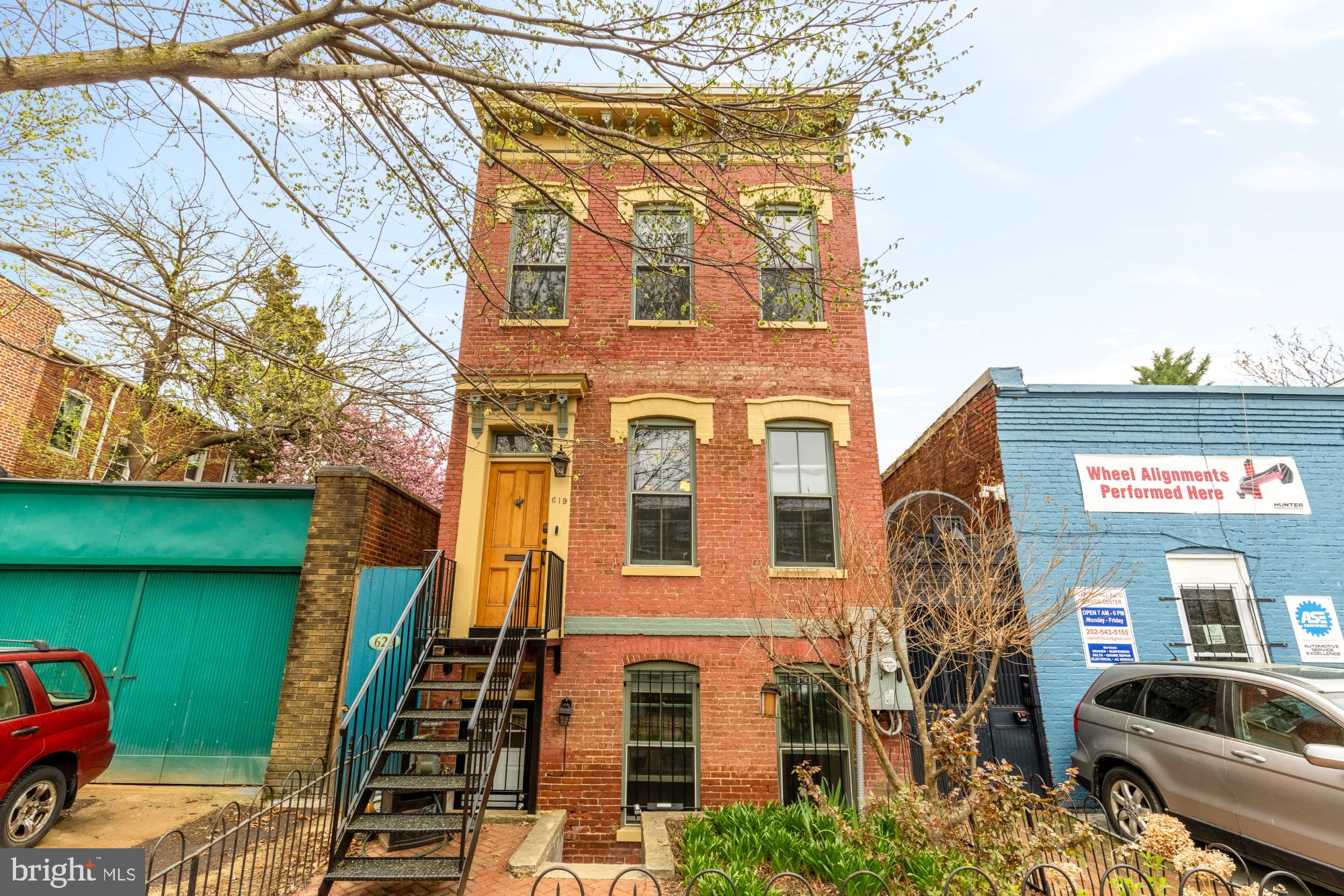 619 INDEPENDENCE AVENUE SE