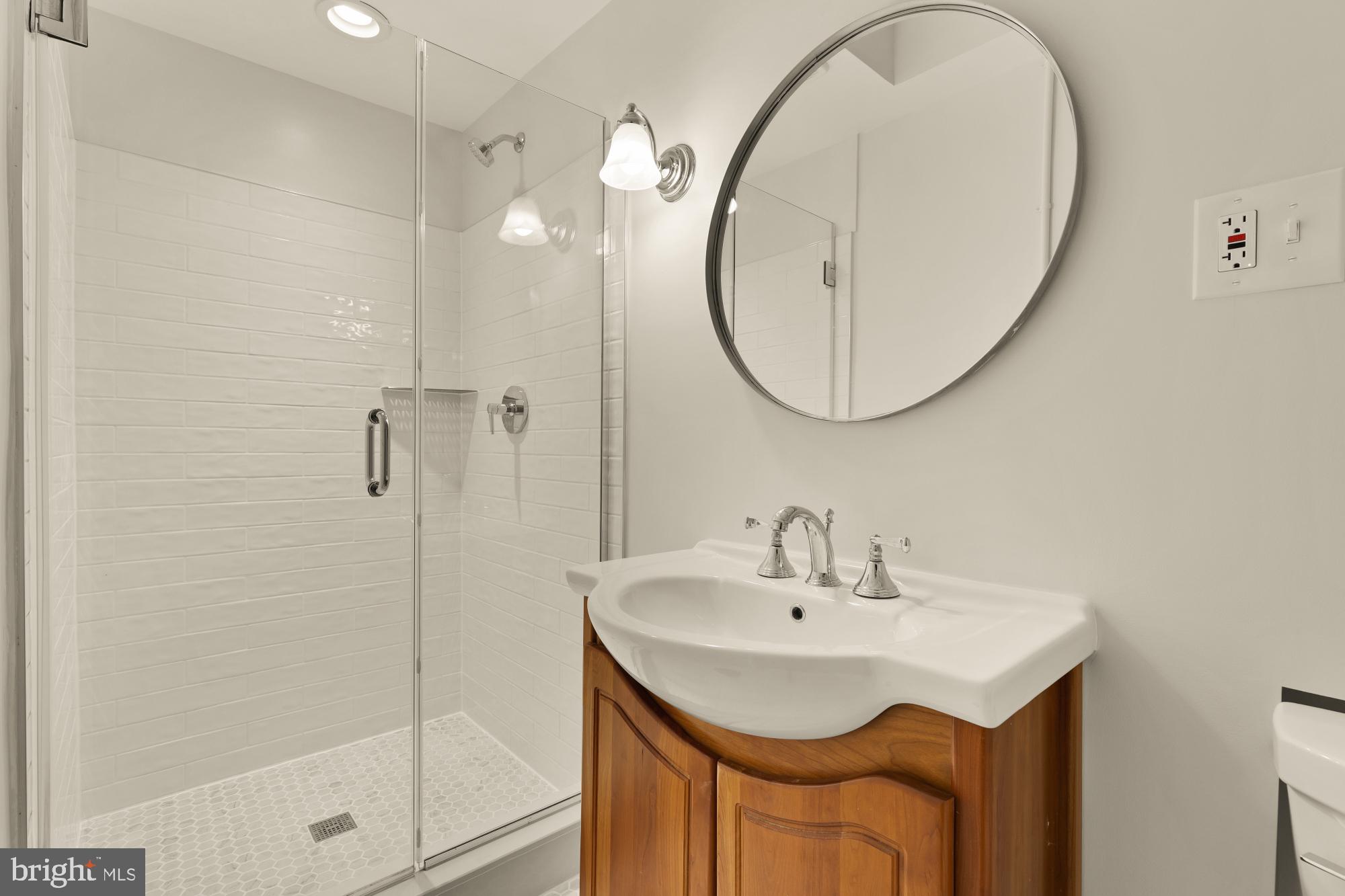 619 INDEPENDENCE AVENUE SE