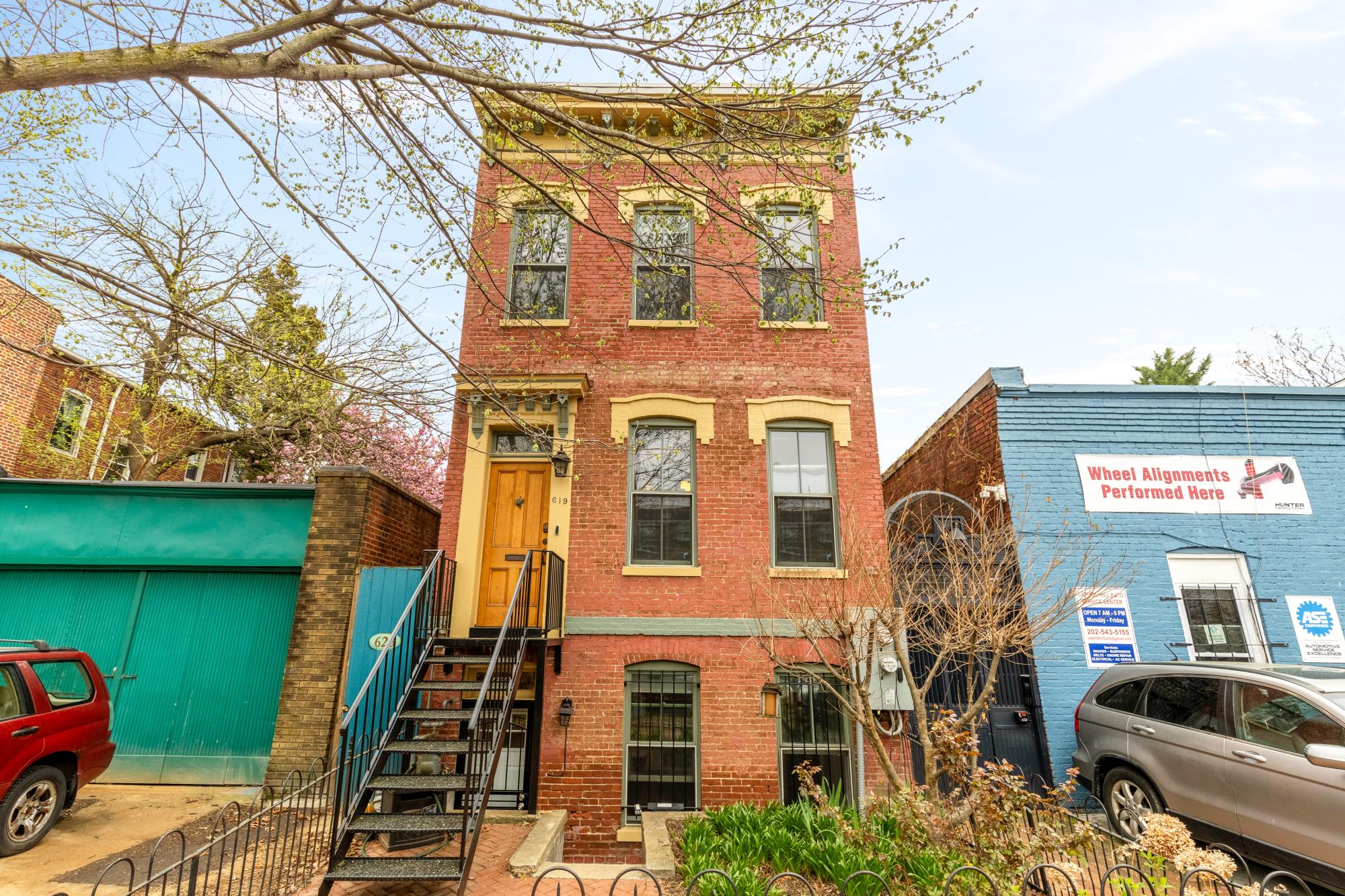619 INDEPENDENCE AVENUE SE