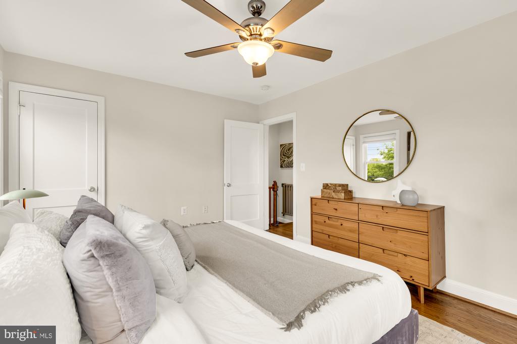 1917 T PLACE SE