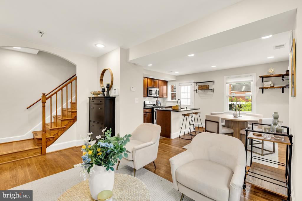 1917 T PLACE SE