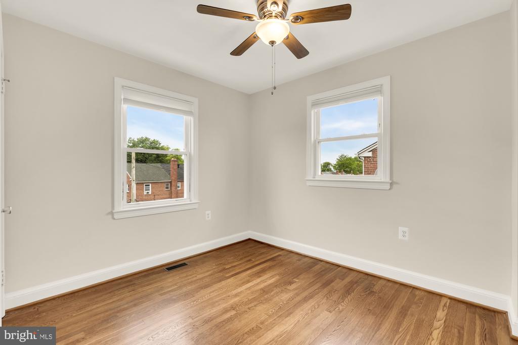 1917 T PLACE SE