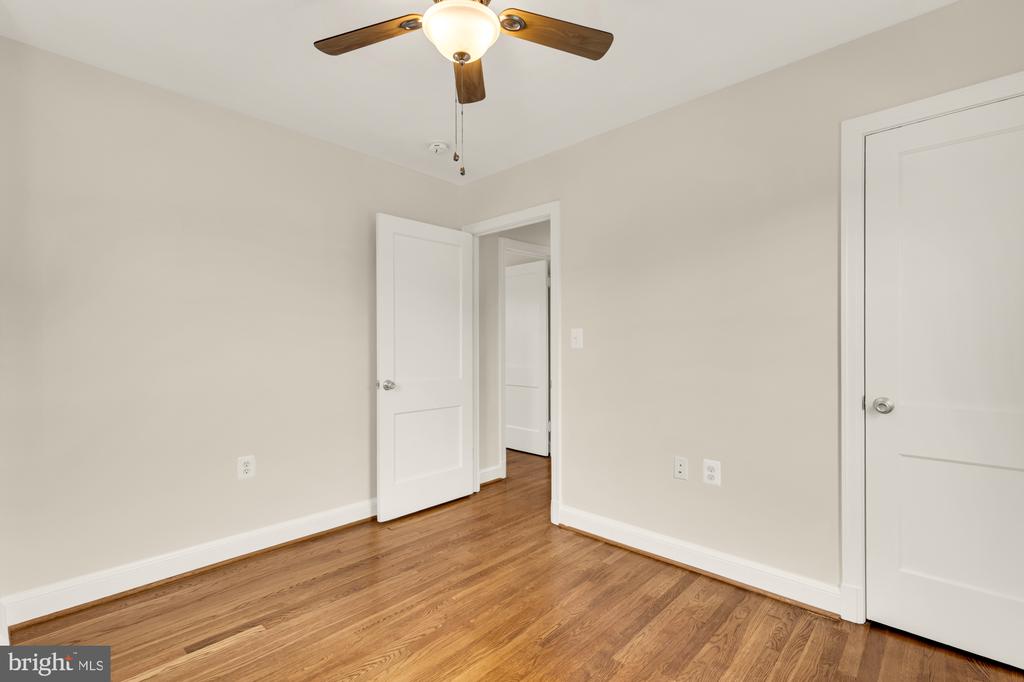 1917 T PLACE SE