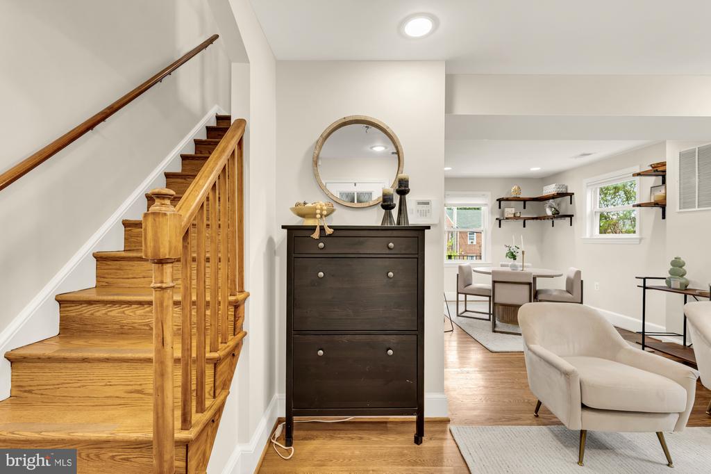1917 T PLACE SE