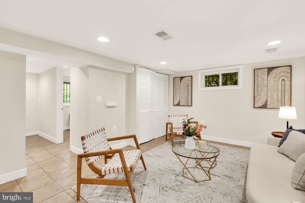 1917 T PLACE SE