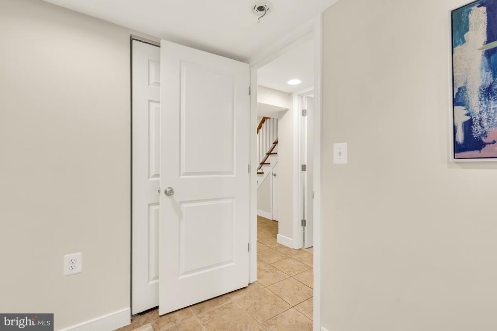 1917 T PLACE SE