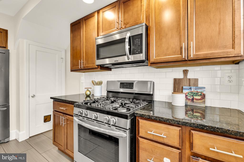 1917 T PLACE SE