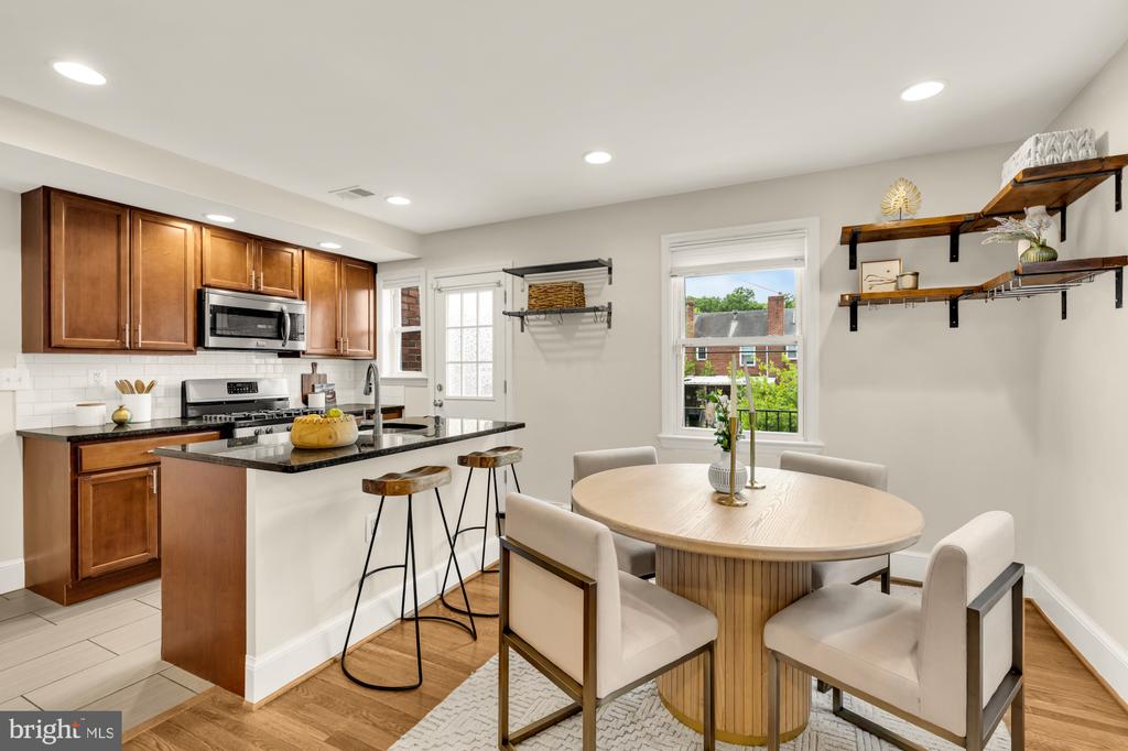 1917 T PLACE SE